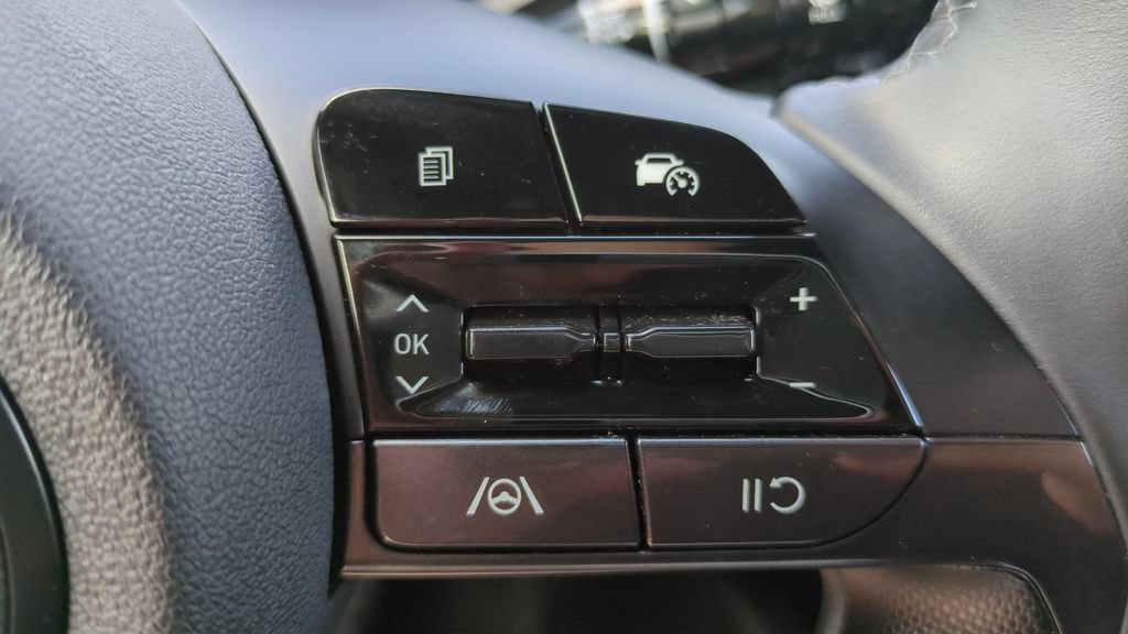Certified 2025 Hyundai Elantra SEL FWD image 19