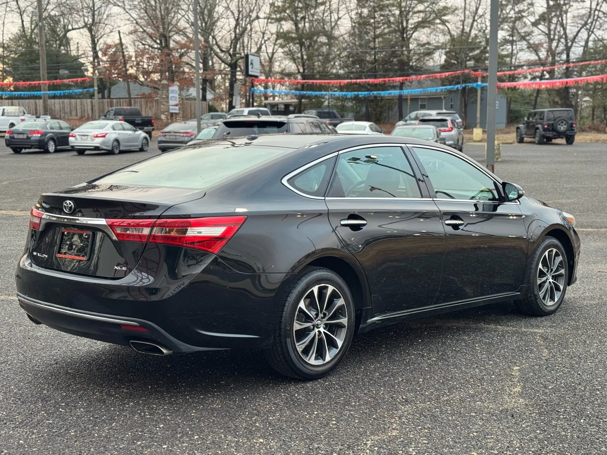 Used 2018 Toyota Avalon XLE image 5