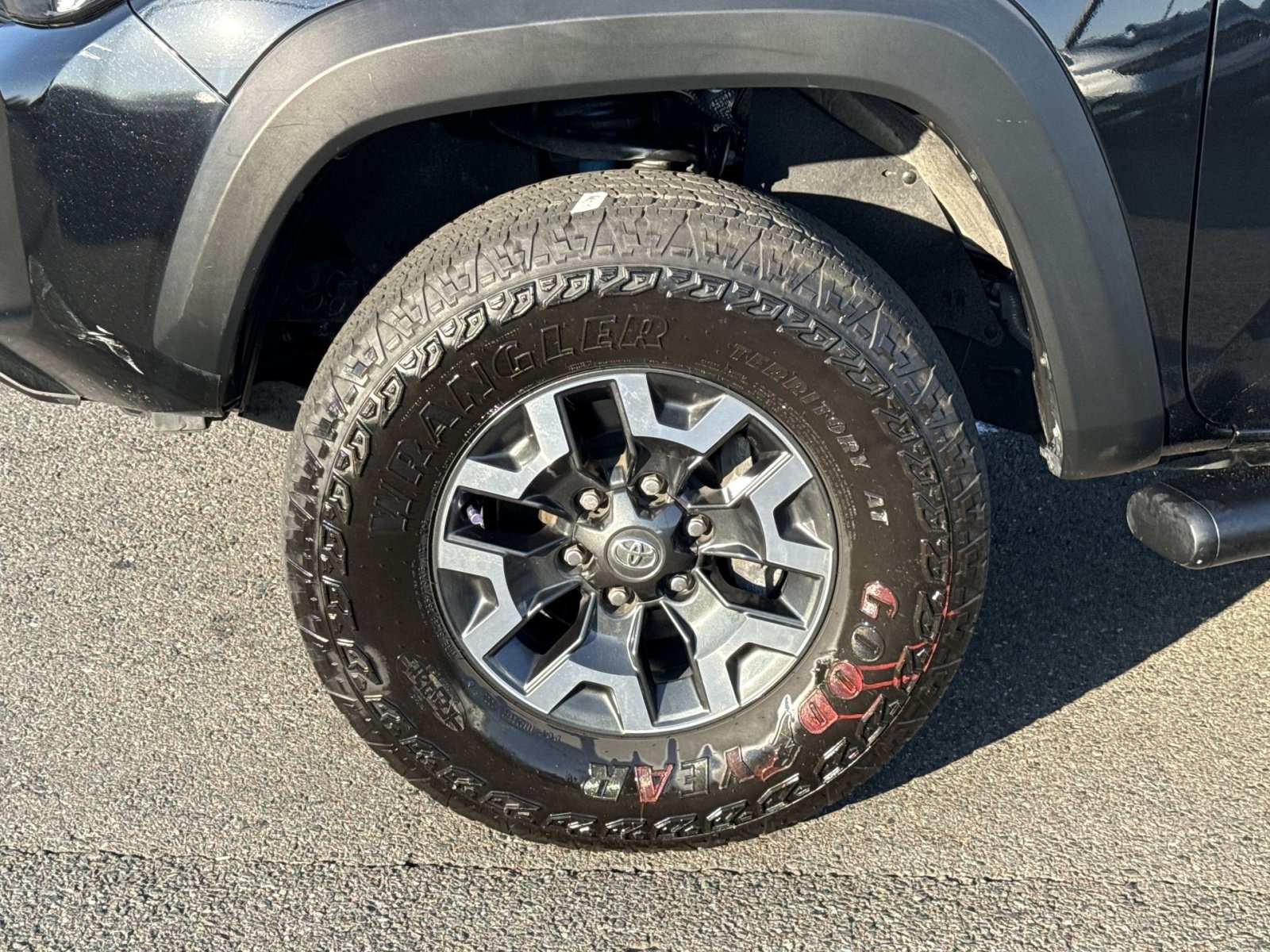 Used 2022 Toyota Tacoma TRD Off-Road AWD/4WD image 12