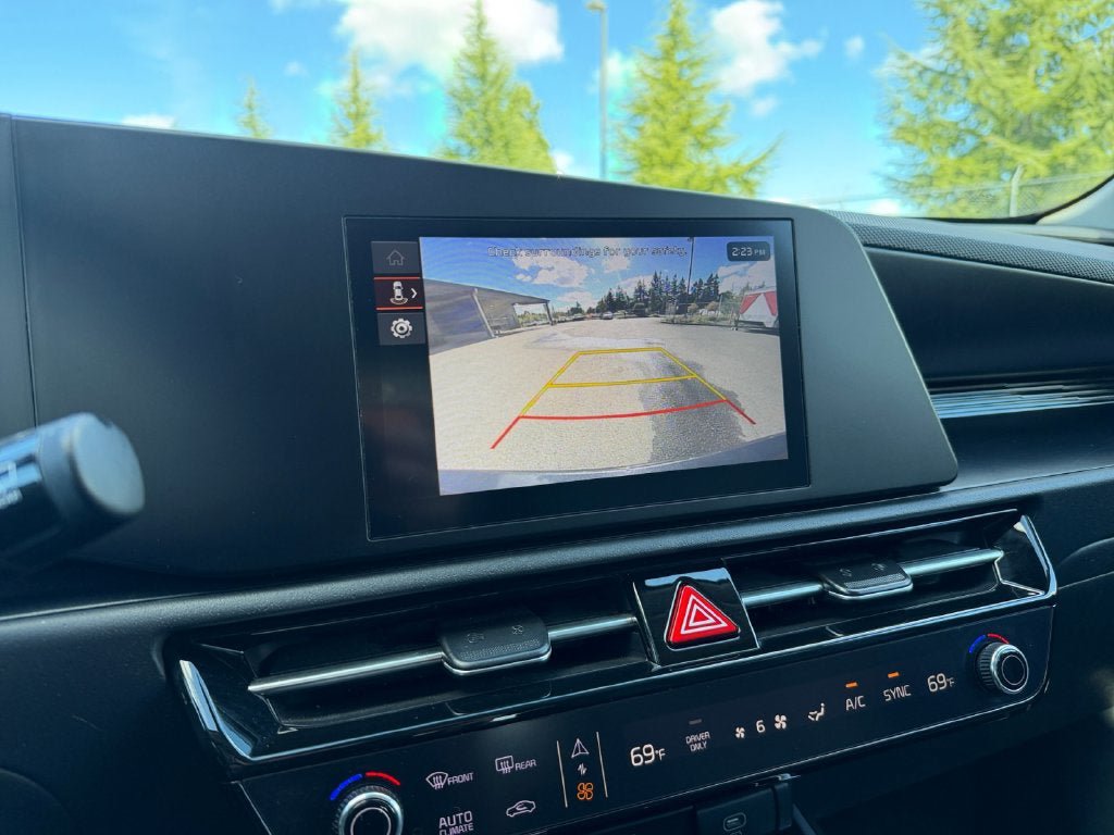 Used 2025 Kia Niro LX FWD image 18
