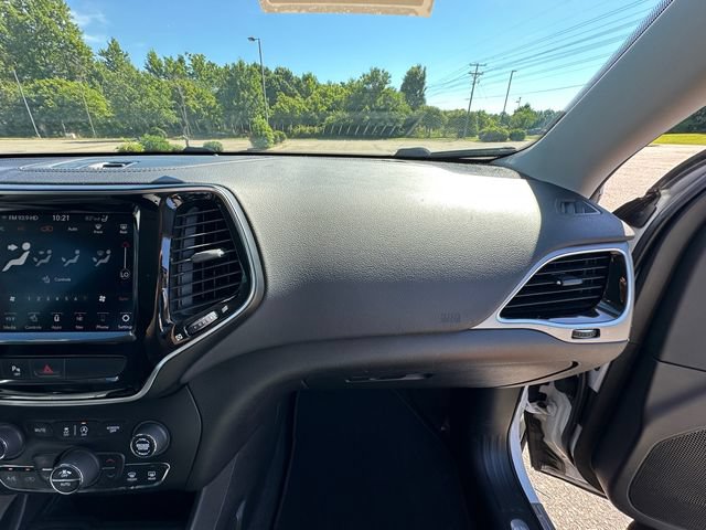 Used 2019 Jeep Cherokee Limited w/ Luxury Group FWD image 16