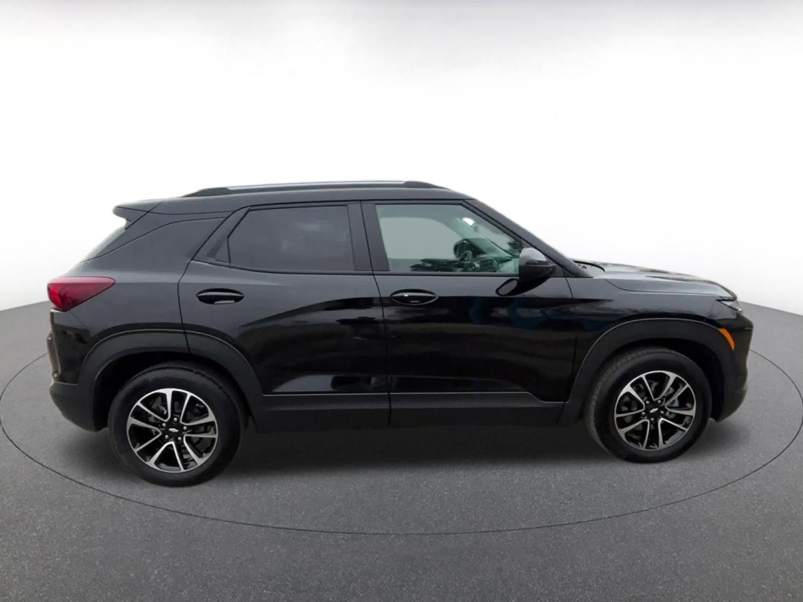 Used 2025 Chevrolet TrailBlazer LT FWD image 16