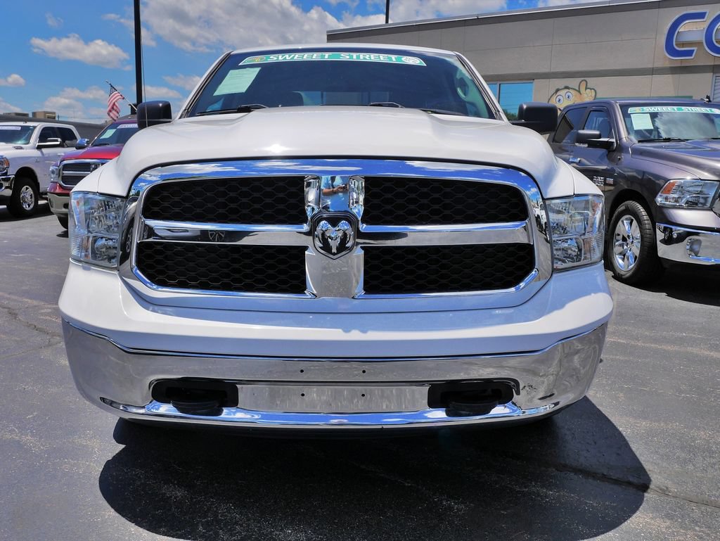 Used 2019 RAM 1500 Classic SLT w/ Protection Group AWD/4WD image 3