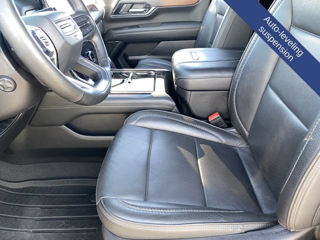 Used 2025 GMC Yukon Denali w/ Sun & Power Step Package AWD/4WD image 25