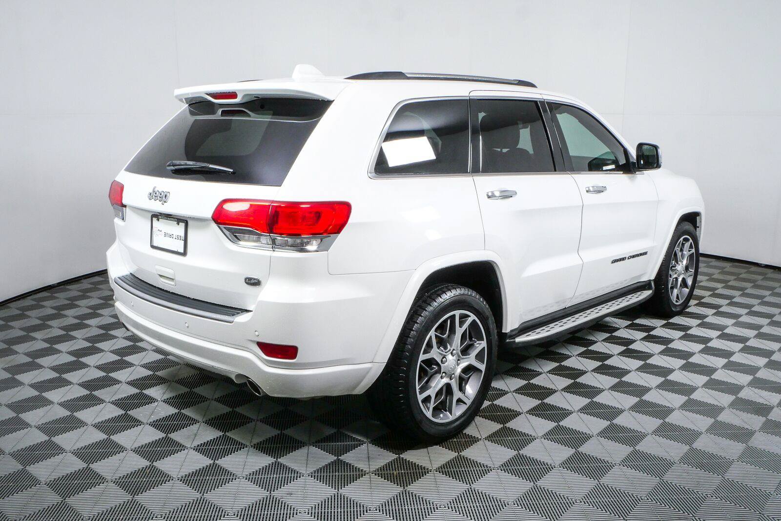 Used 2020 Jeep Grand Cherokee Overland RWD image 2