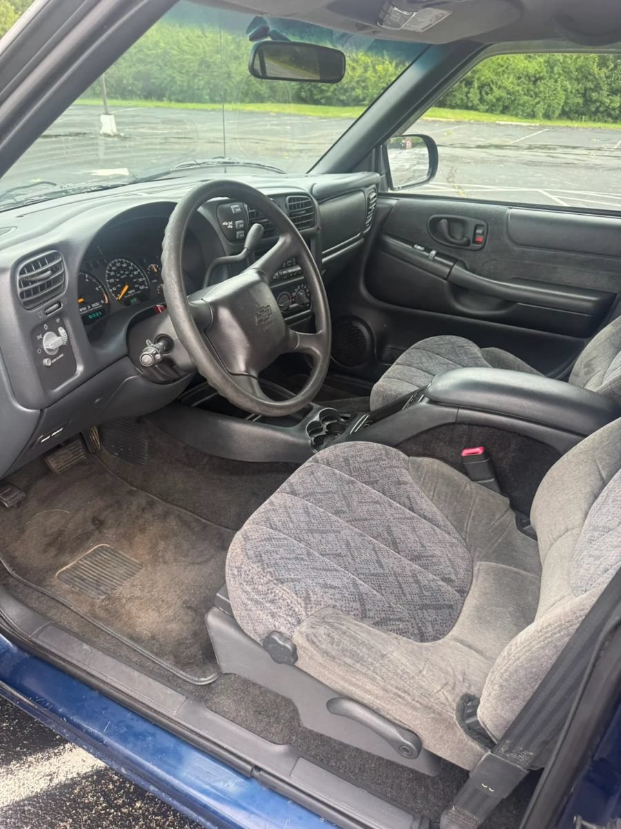 Used 2001 Chevrolet S10 Pickup LS AWD/4WD image 10