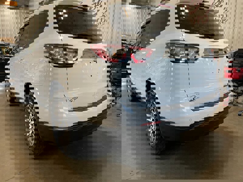 Used 2016 Chevrolet Traverse LT FWD image 3