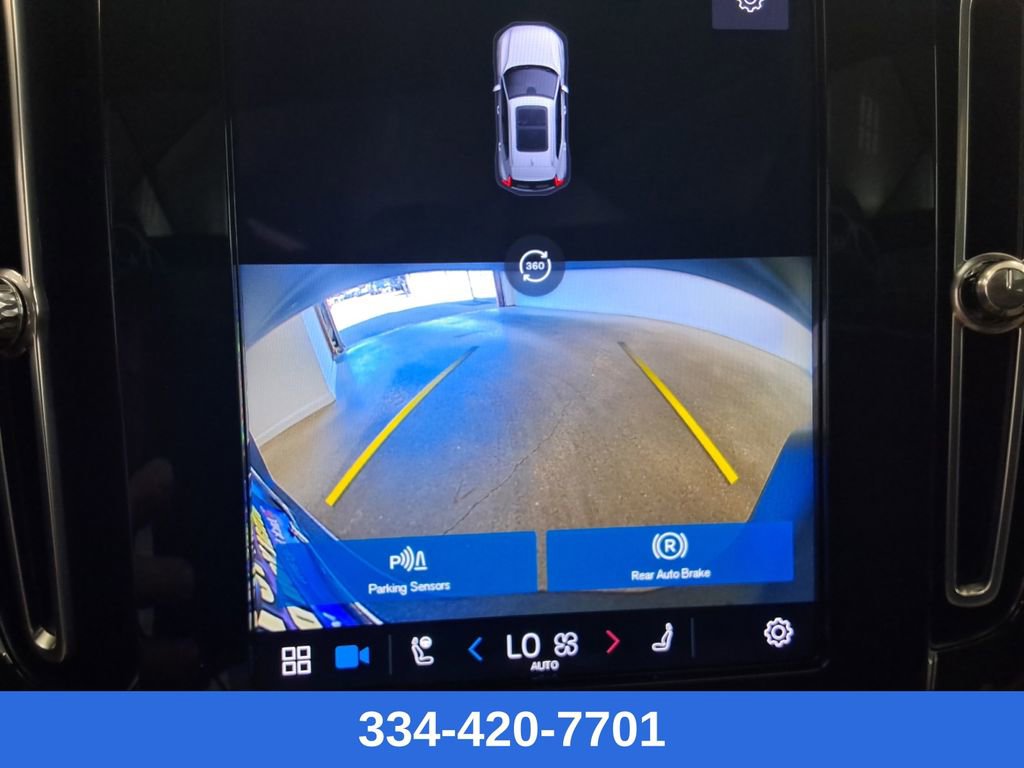 Certified 2023 Volvo XC40 B5 Ultimate w/ Protection Package Premier image 11