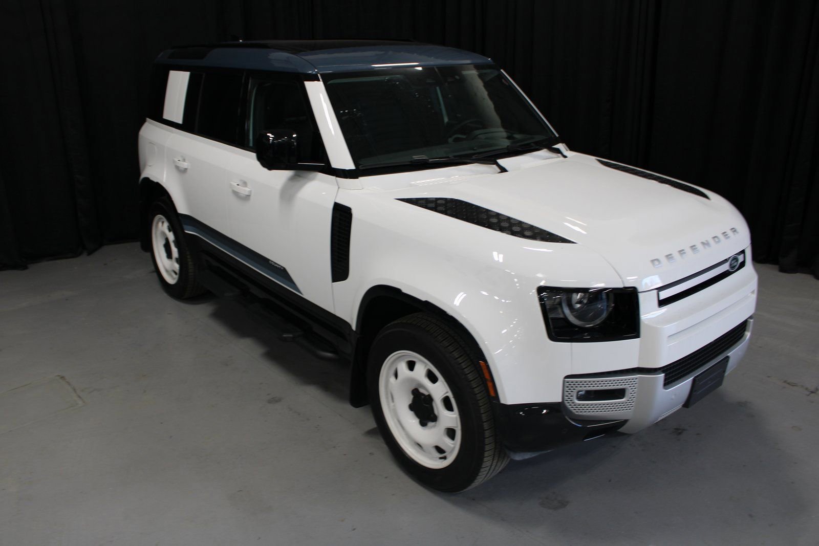 Used 2025 Land Rover Defender 110 S image 11