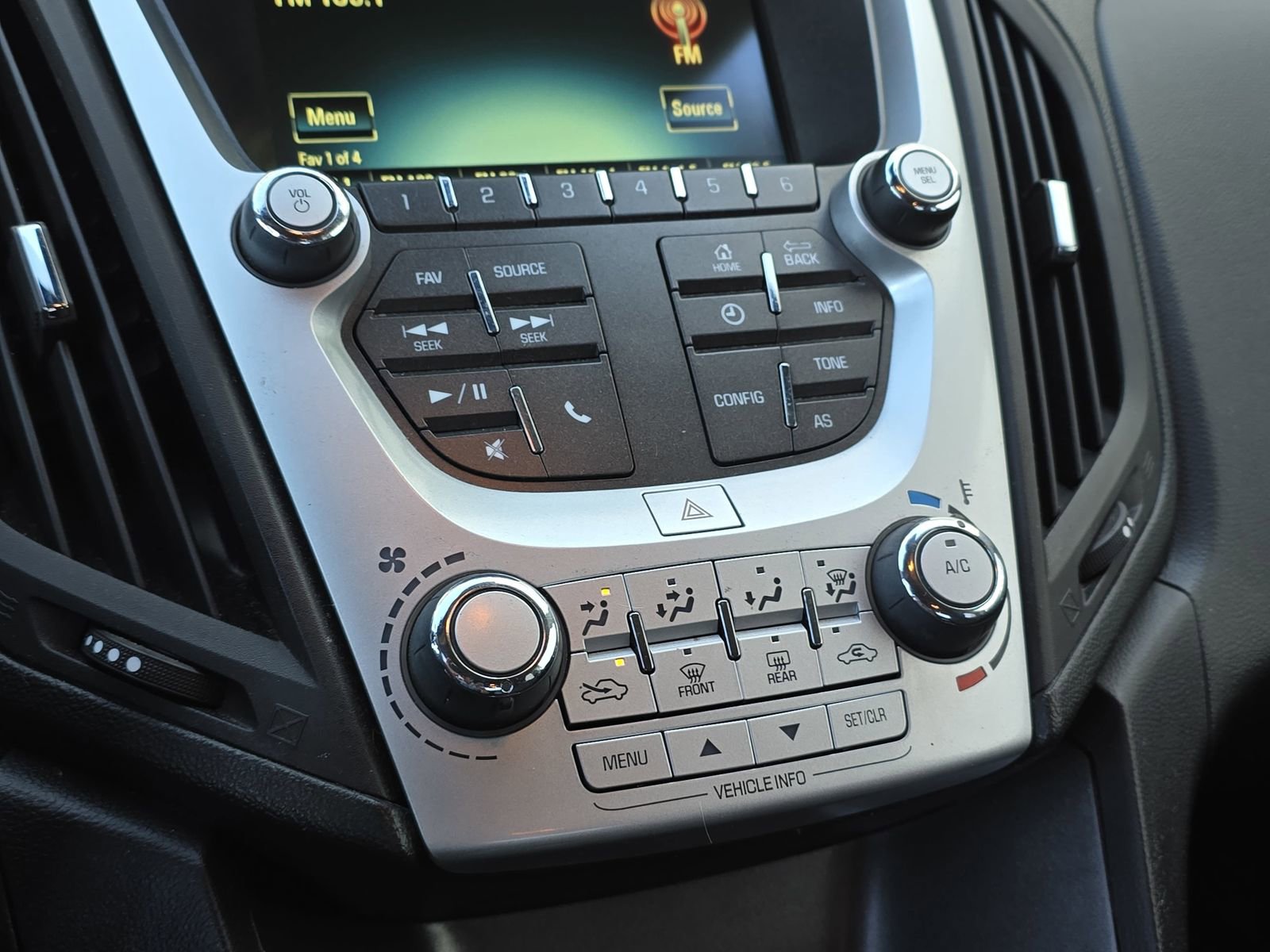 Used 2016 Chevrolet Equinox LT image 25