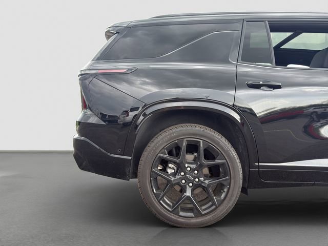 Used 2025 Chevrolet Traverse RS image 23