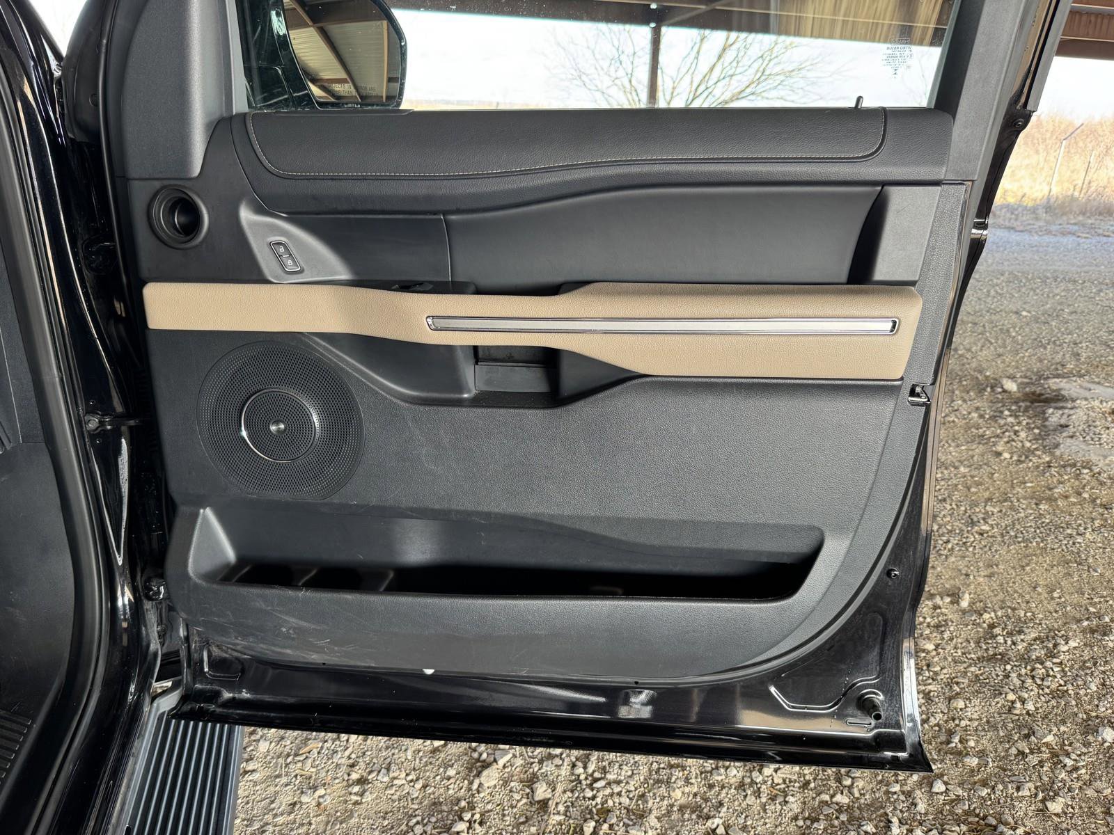 Used 2024 Ford Expedition Limited image 41