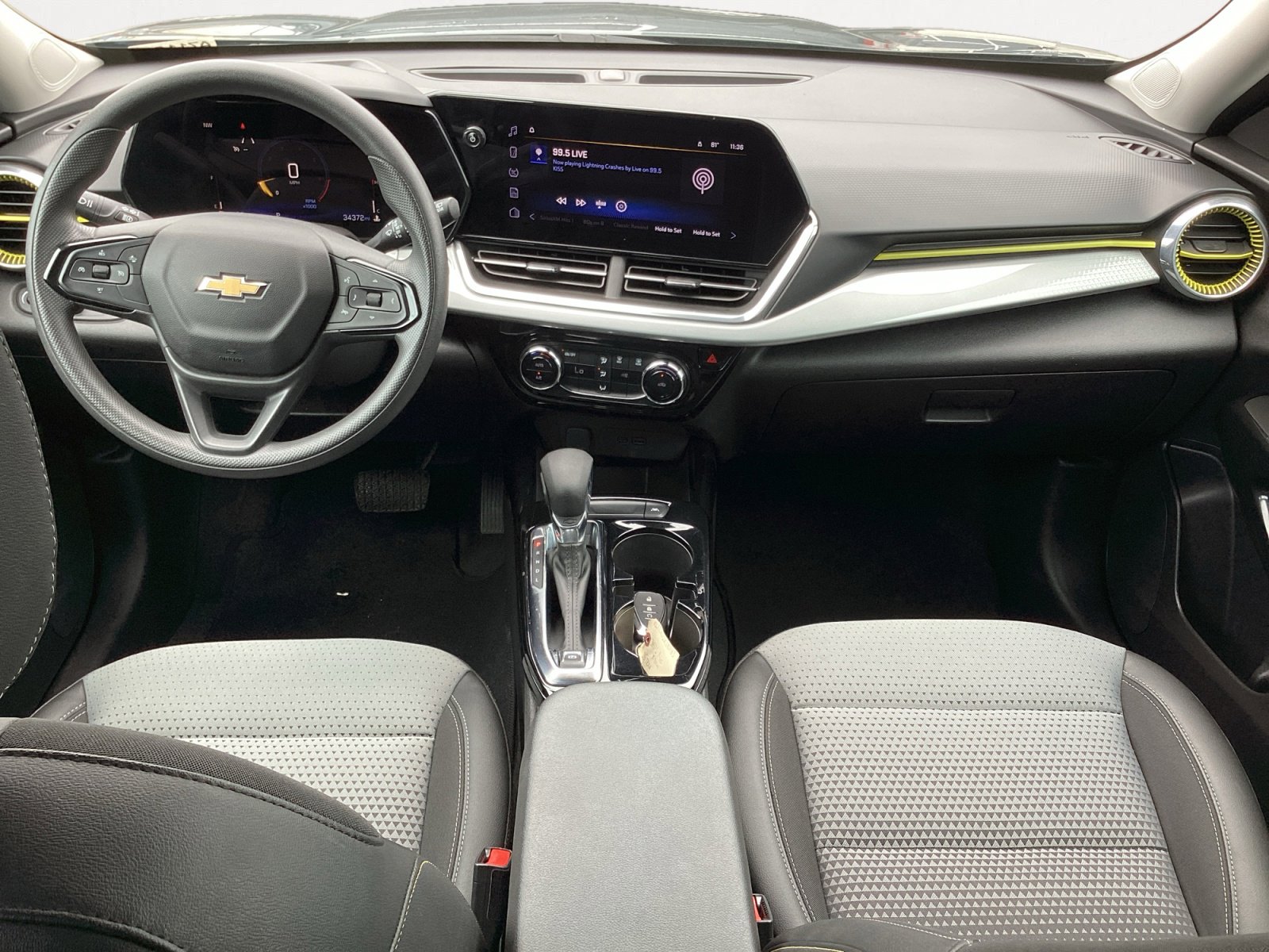 Used 2025 Chevrolet Trax LT FWD image 4