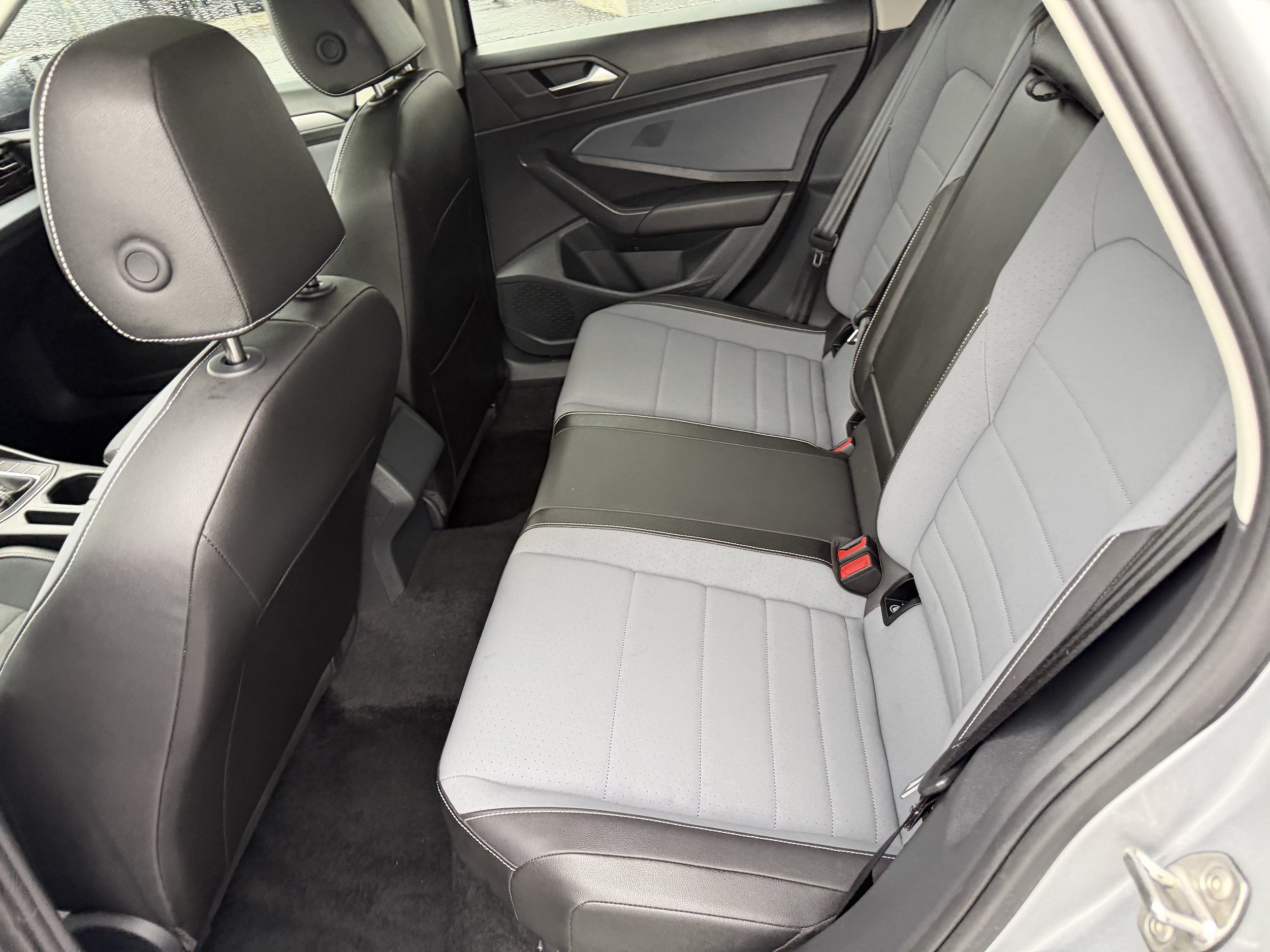 Used 2025 Volkswagen Jetta SE FWD image 25