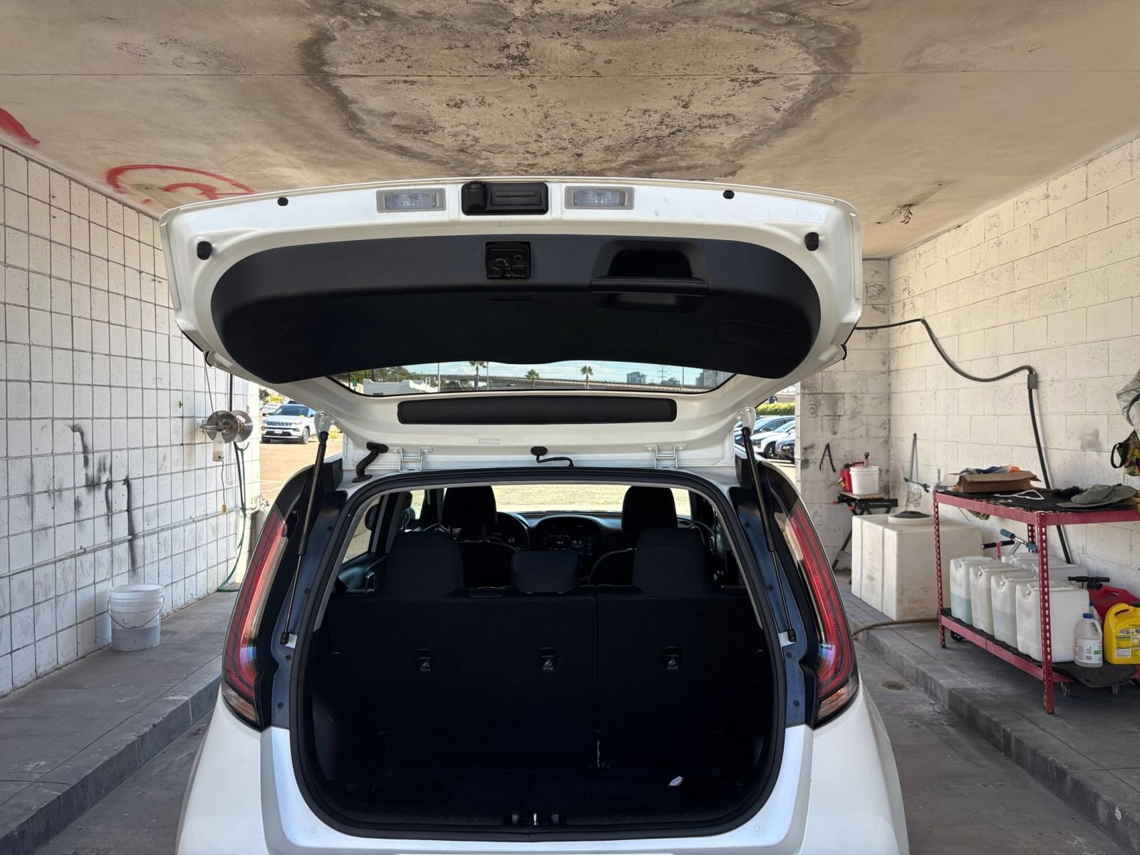 Used 2025 Kia Soul LX w/ LX Technology Package FWD image 28