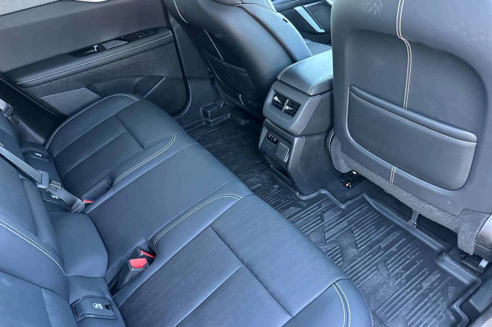 Used 2026 Cadillac Optiq Luxury 2 w/ LPO, Floor Liner Package AWD/4WD image 18