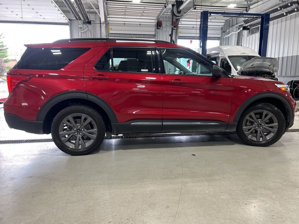 Used 2021 Ford Explorer XLT w/ Equipment Group 202A image 10