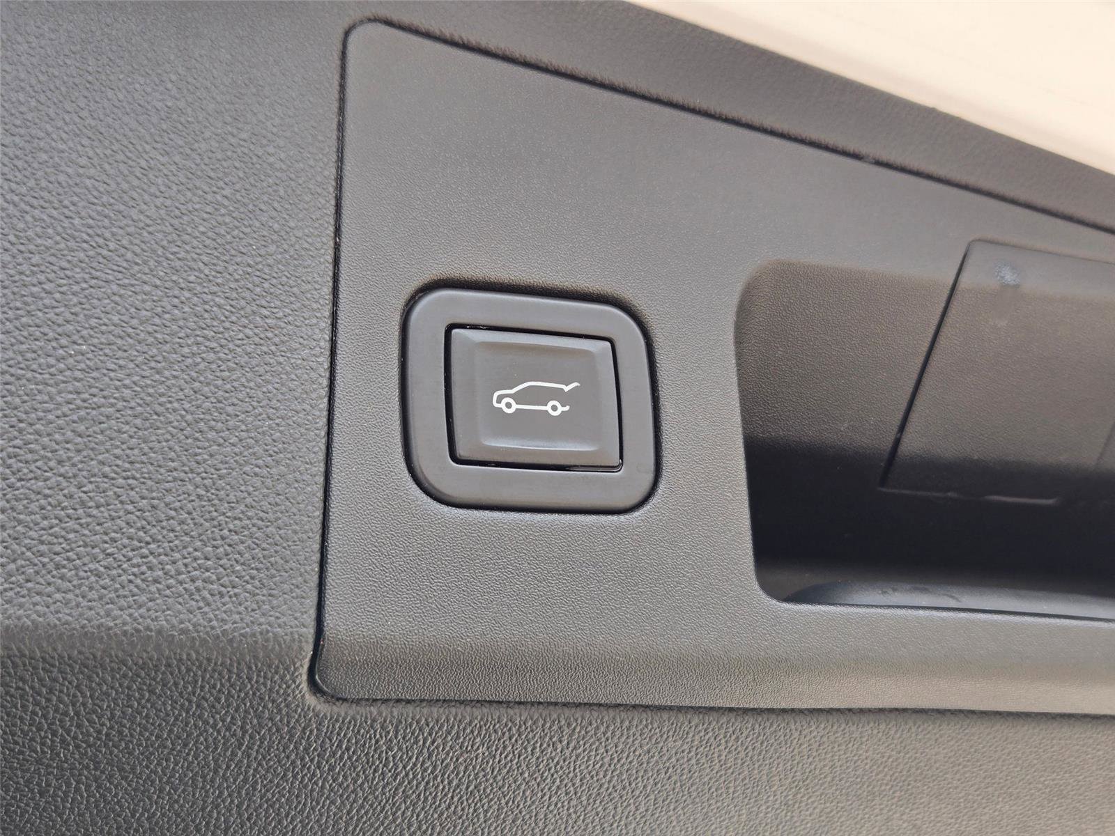 Used 2017 Cadillac XT5 Premium Luxury FWD image 32