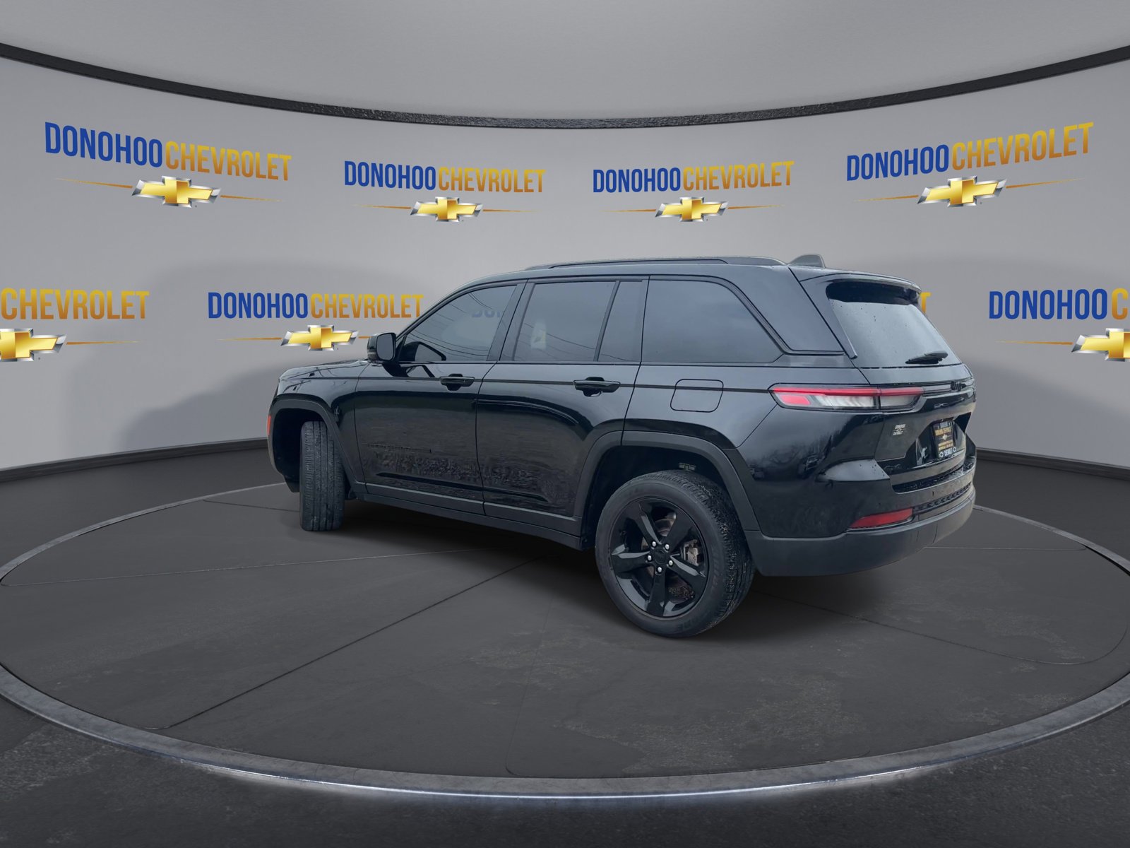 Used 2024 Jeep Grand Cherokee Altitude image 9