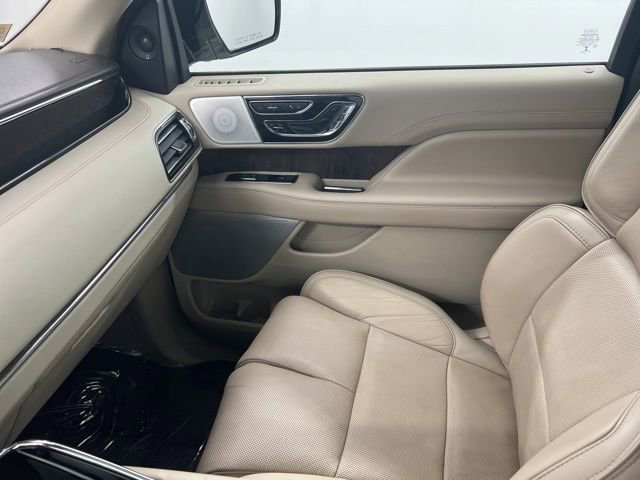 Used 2018 Lincoln Navigator Reserve w/ Technology Package AWD/4WD image 18