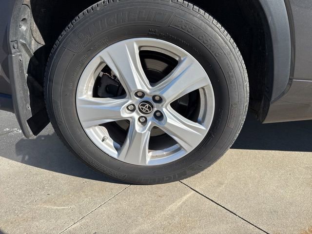 Used 2022 Toyota Highlander LE image 9