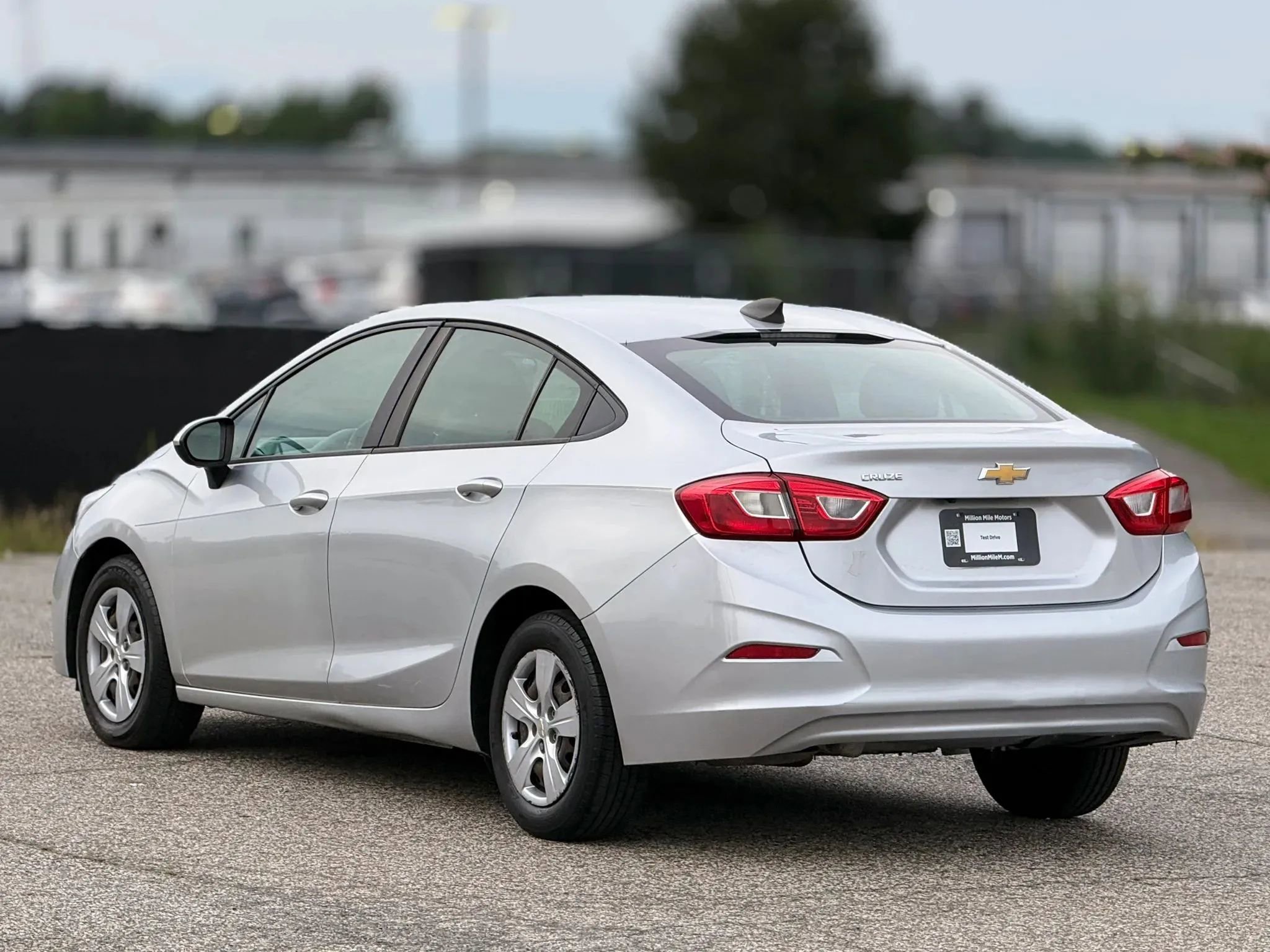 Used 2017 Chevrolet Cruze LS FWD image 10