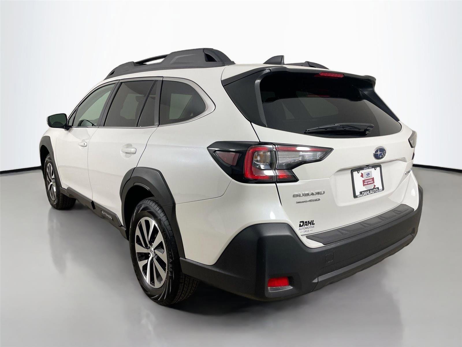 Used 2025 Subaru Outback Premium AWD/4WD image 10