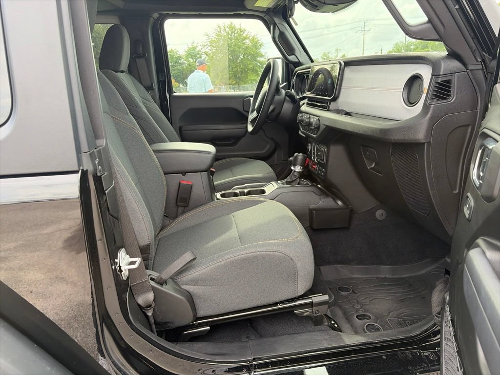 Used 2026 Jeep Wrangler Sport AWD/4WD image 10