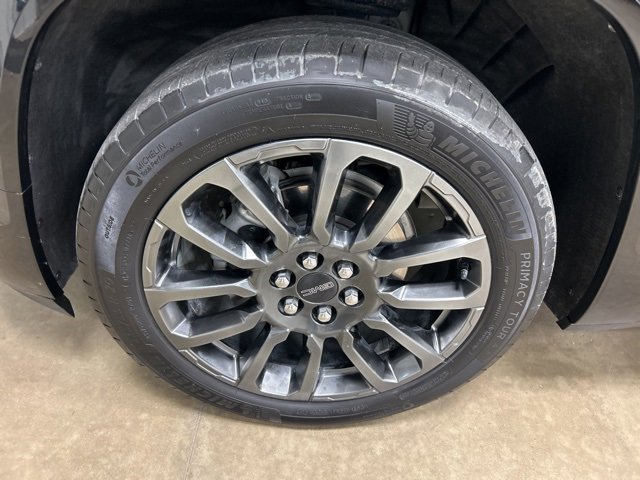 Used 2023 GMC Acadia Denali image 8
