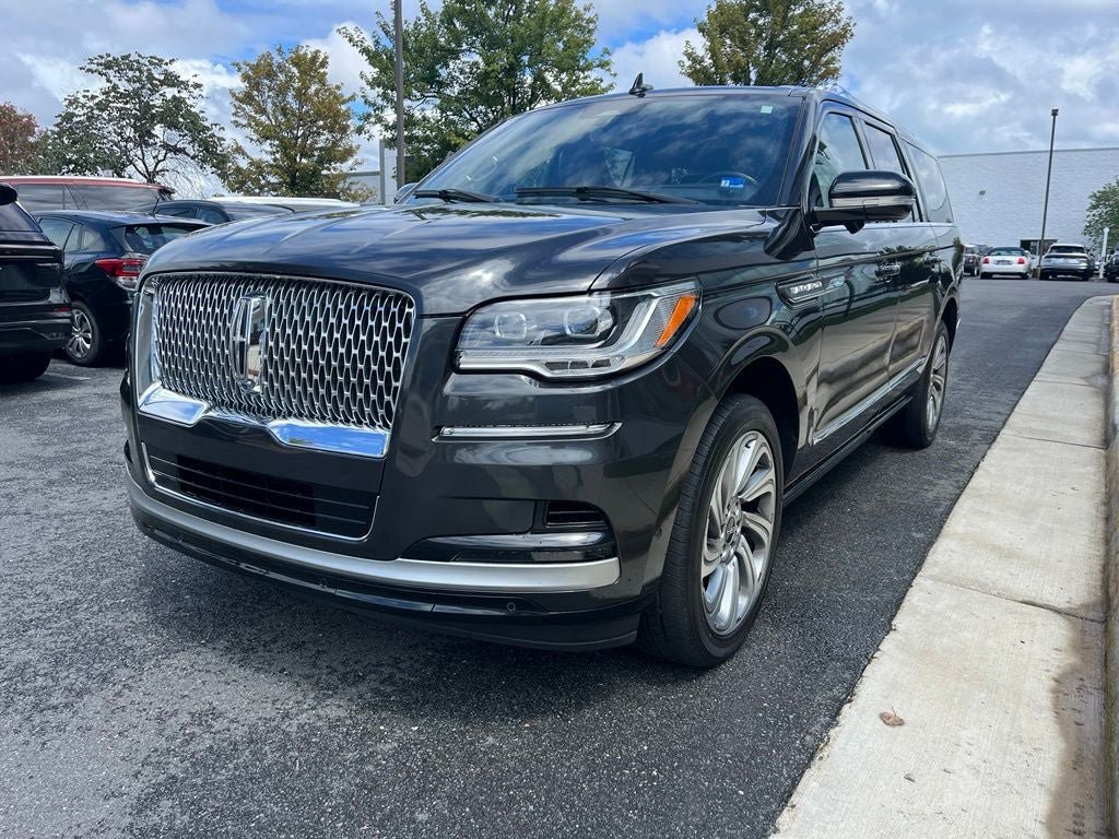 Certified 2023 Lincoln Navigator L Reserve AWD/4WD image 3