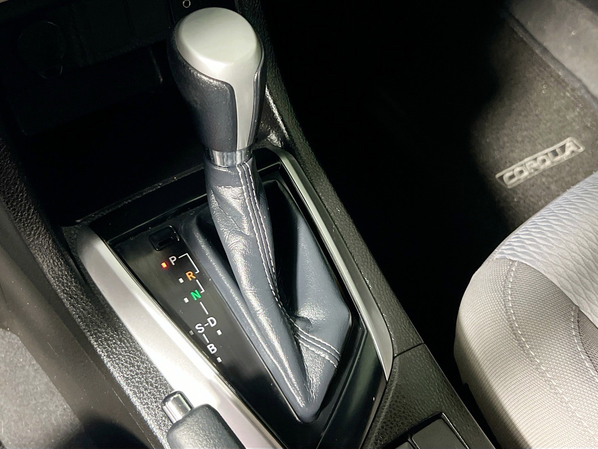 Used 2018 Toyota Corolla LE FWD image 24