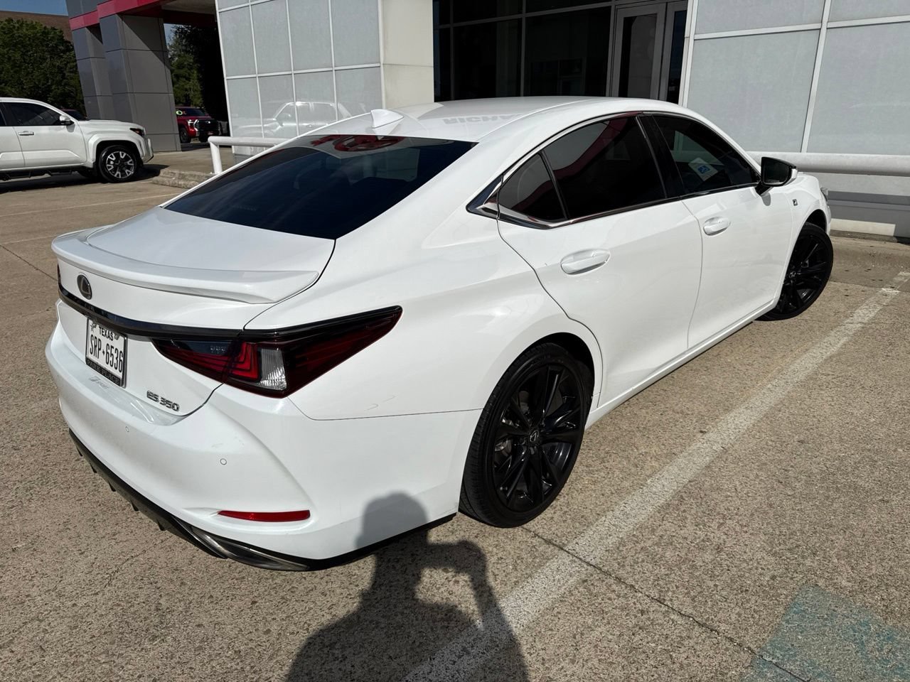 Used 2023 Lexus ES 350 F Sport w/ Accessory Package (Z2) FWD image 2