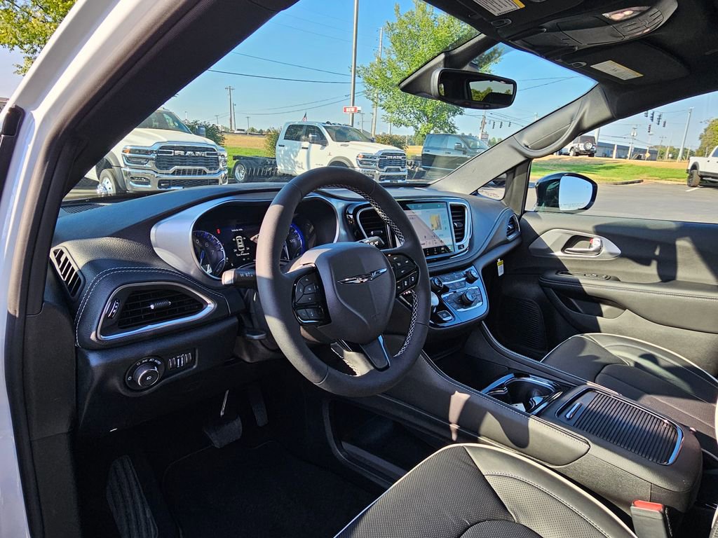New 2026 Chrysler Pacifica Limited image 10