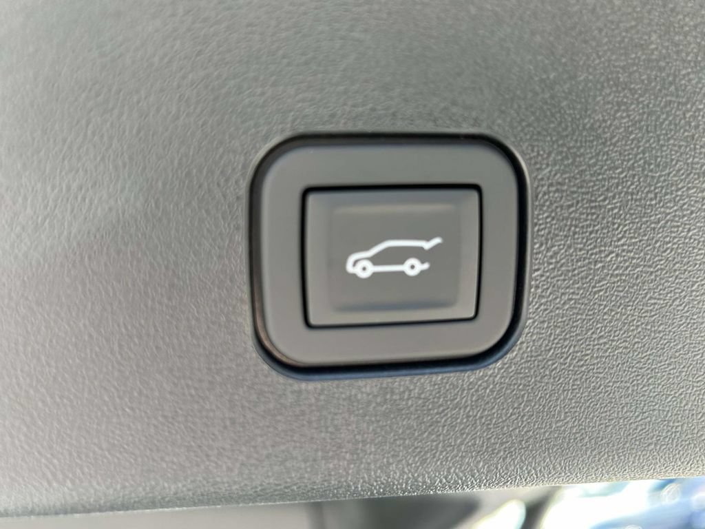 New 2027 Cadillac Vistiq Luxury AWD/4WD image 11
