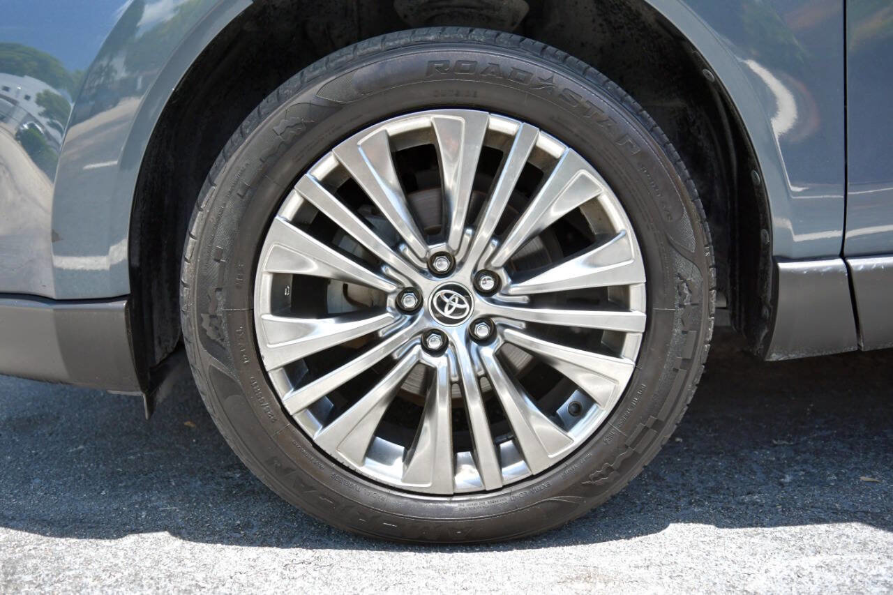 Used 2021 Toyota Venza XLE w/ Softex Package image 9