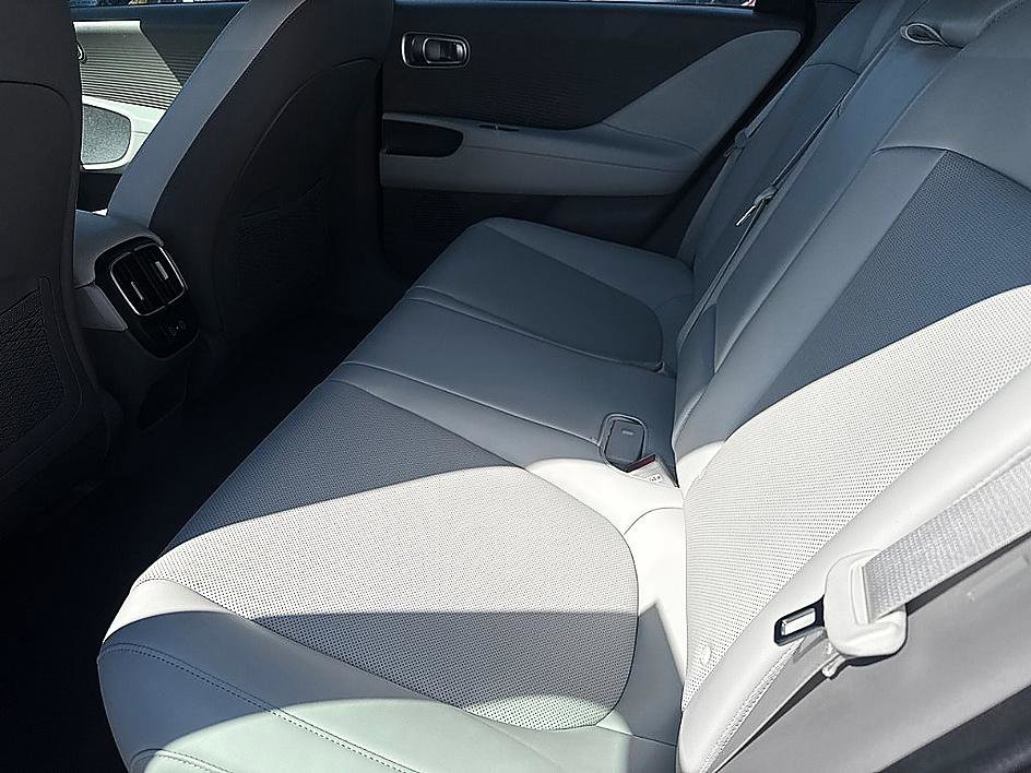 Certified 2025 Hyundai Ioniq 6 SEL image 8