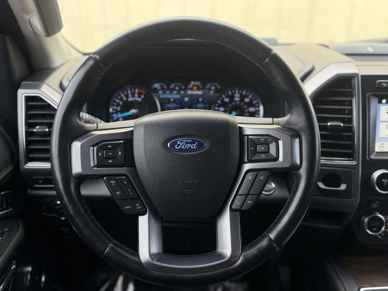 Used 2018 Ford Expedition Platinum image 25