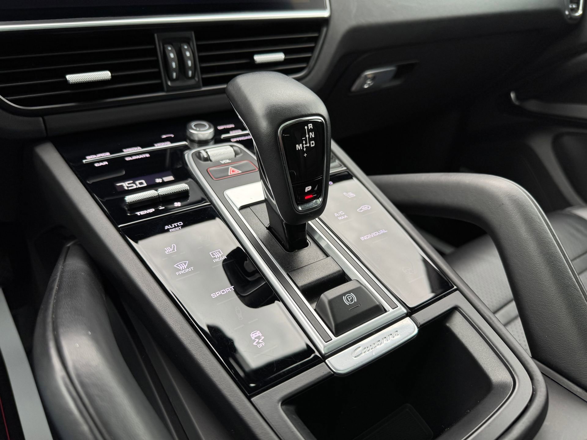 Used 2023 Porsche Cayenne Platinum Edition AWD/4WD image 35