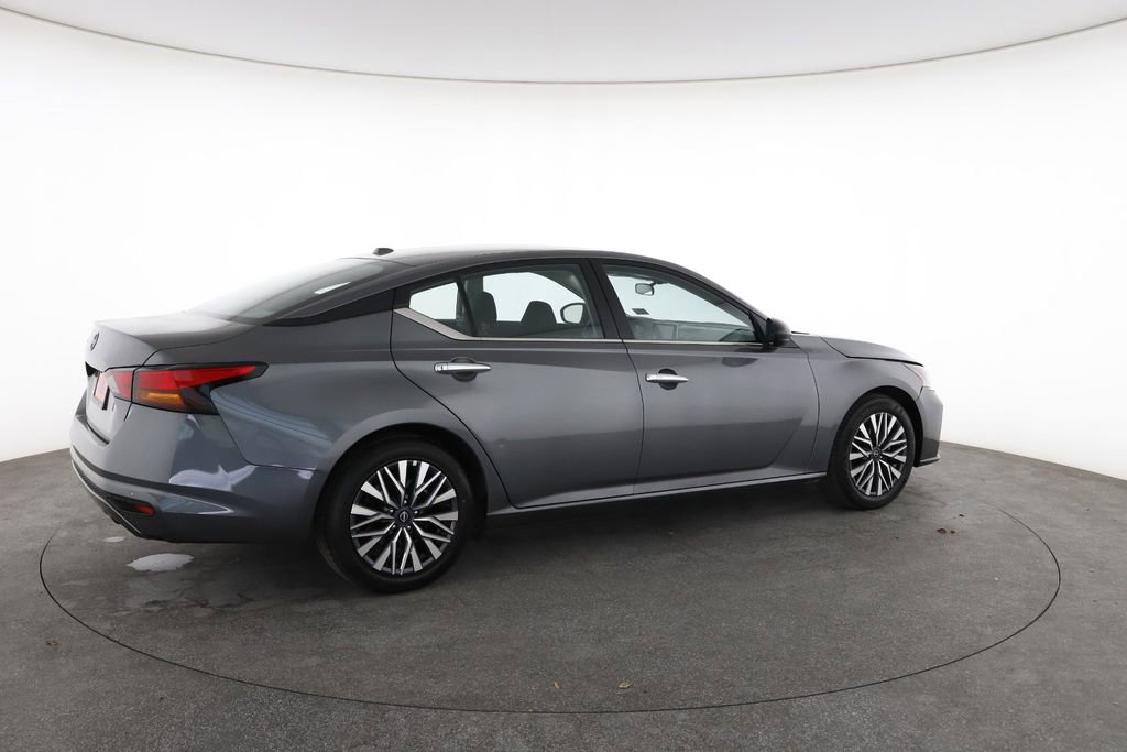 Used 2025 Nissan Altima 2.5 SV image 13
