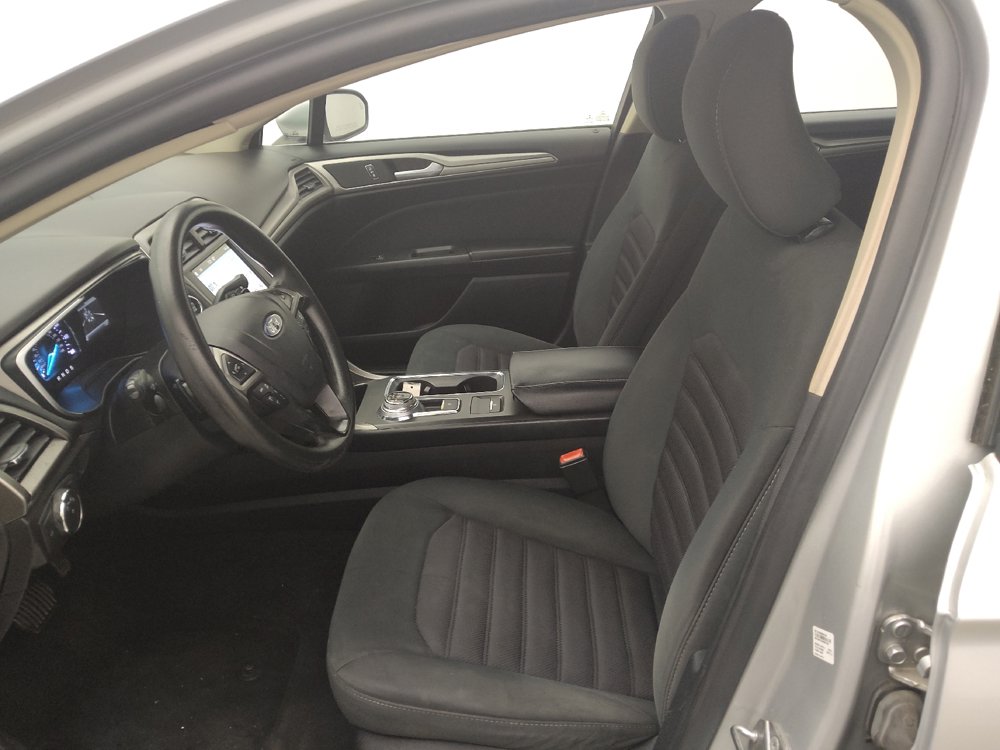 Used 2019 Ford Fusion SE FWD image 17