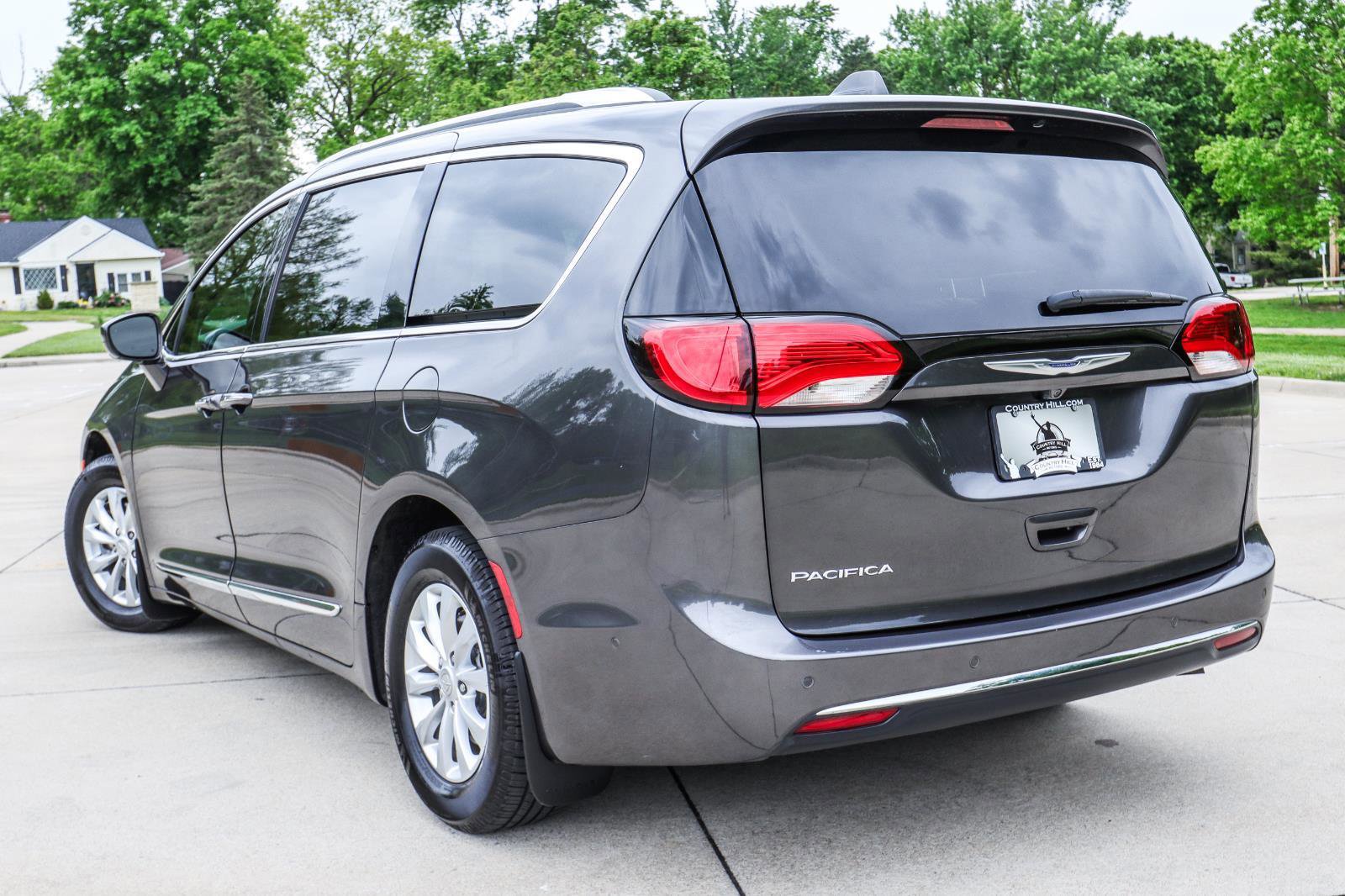 Used 2019 Chrysler Pacifica Touring-L w/ Advanced Safetytec Group FWD image 18