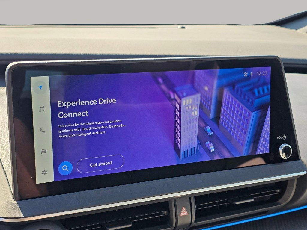 Used 2025 Toyota Prius XLE image 9