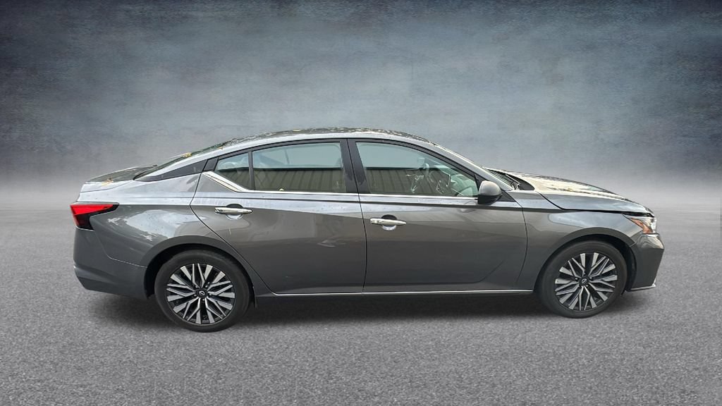 Used 2025 Nissan Altima 2.5 SV FWD image 31