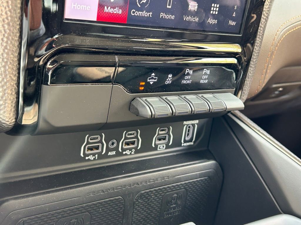 Used 2025 RAM 1500 Limited AWD/4WD image 55