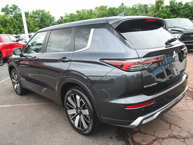 New 2025 Mitsubishi Outlander SE image 4