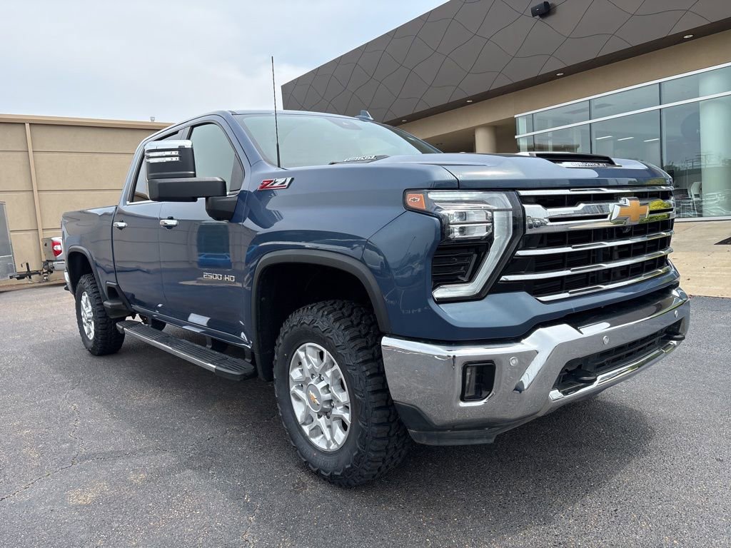 Used 2024 Chevrolet Silverado 2500 LTZ w/ LTZ Convenience Package AWD/4WD image 3