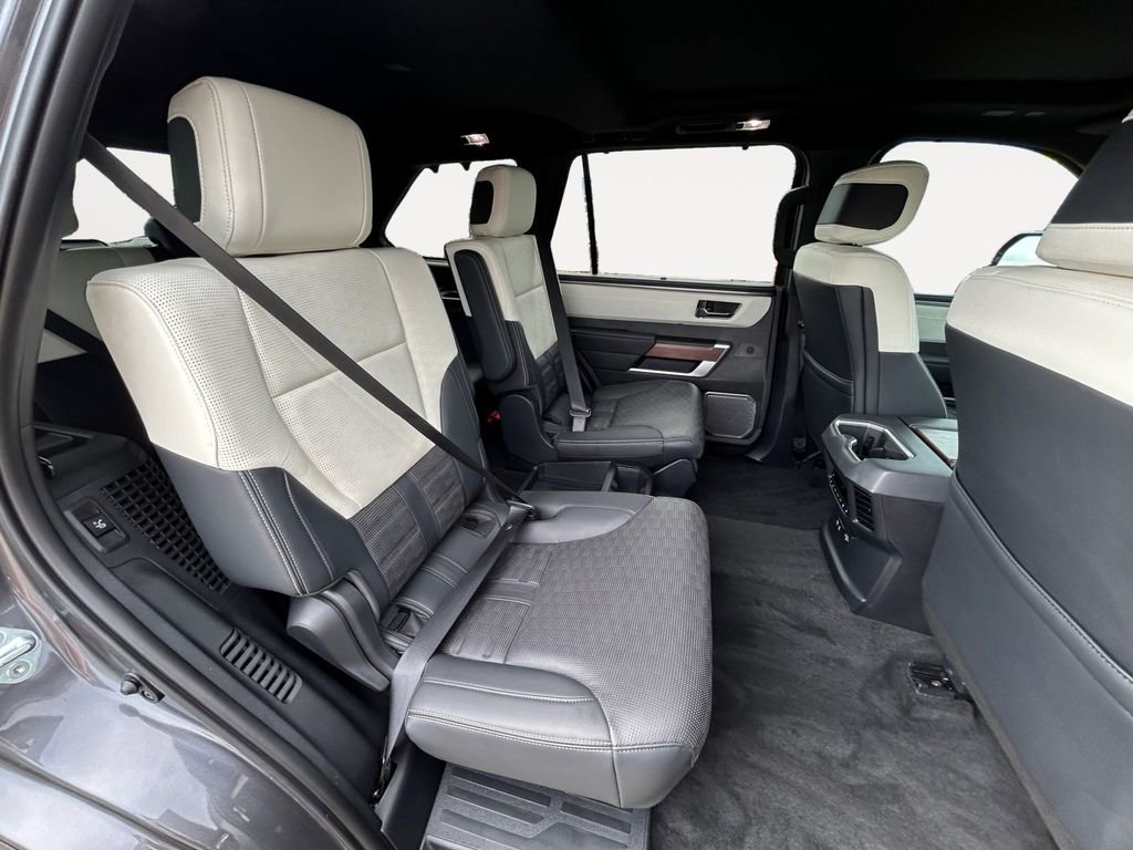 Used 2025 Toyota Sequoia Capstone image 11
