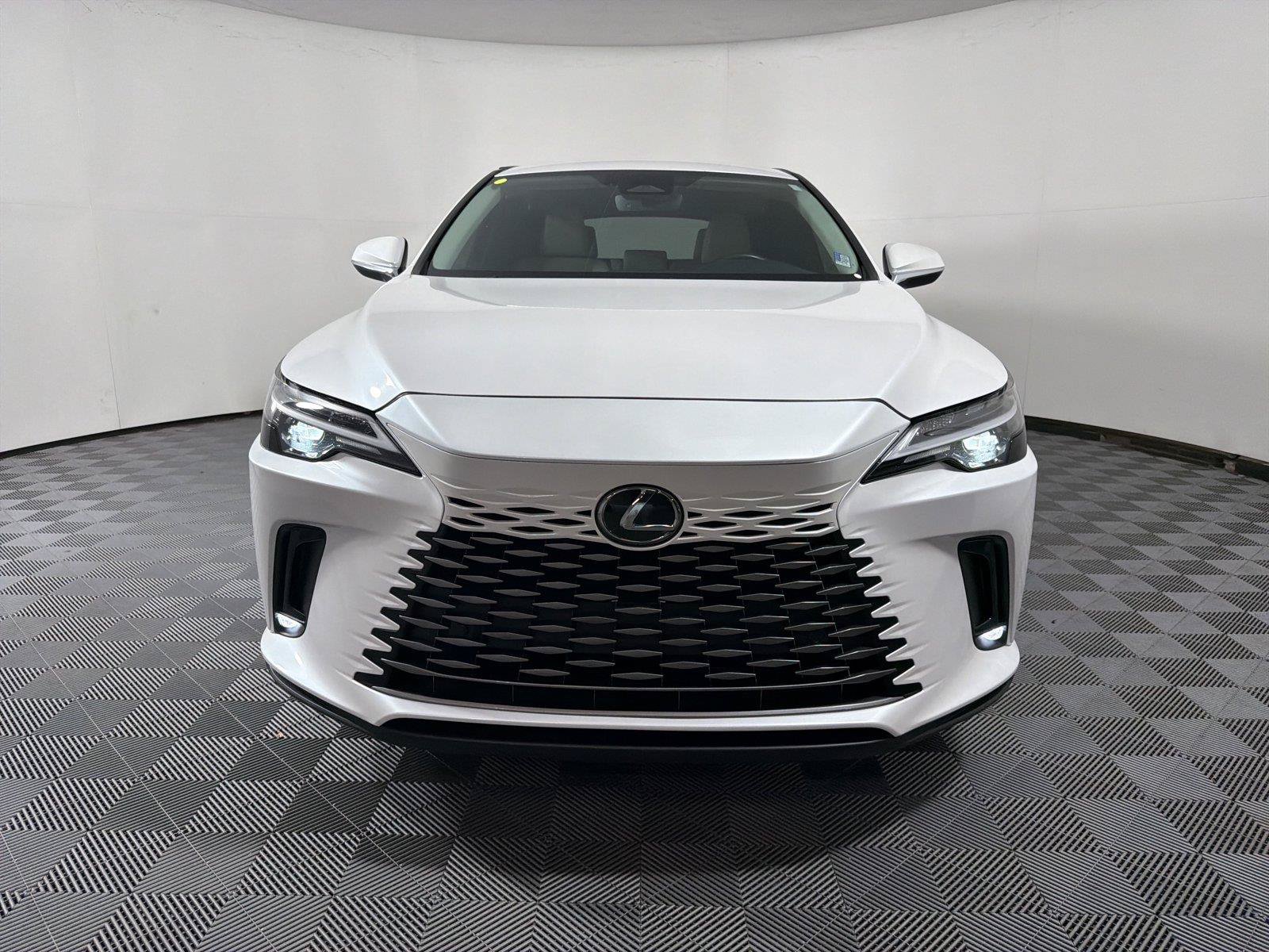 Used 2024 Lexus RX 350 FWD w/ Technology Package image 2