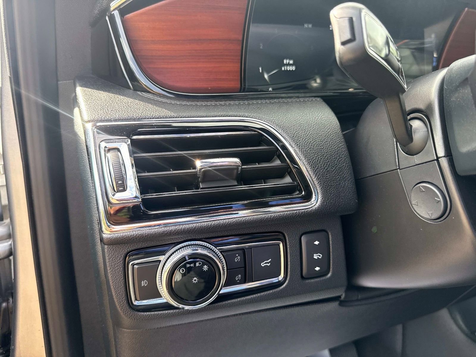 Used 2021 Lincoln Navigator Reserve w/ Luxury Package AWD/4WD image 33