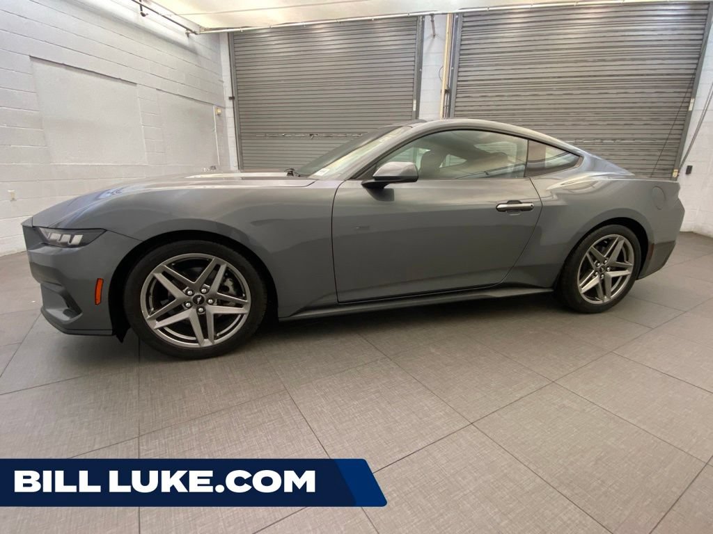 Used 2025 Ford Mustang Coupe RWD image 1
